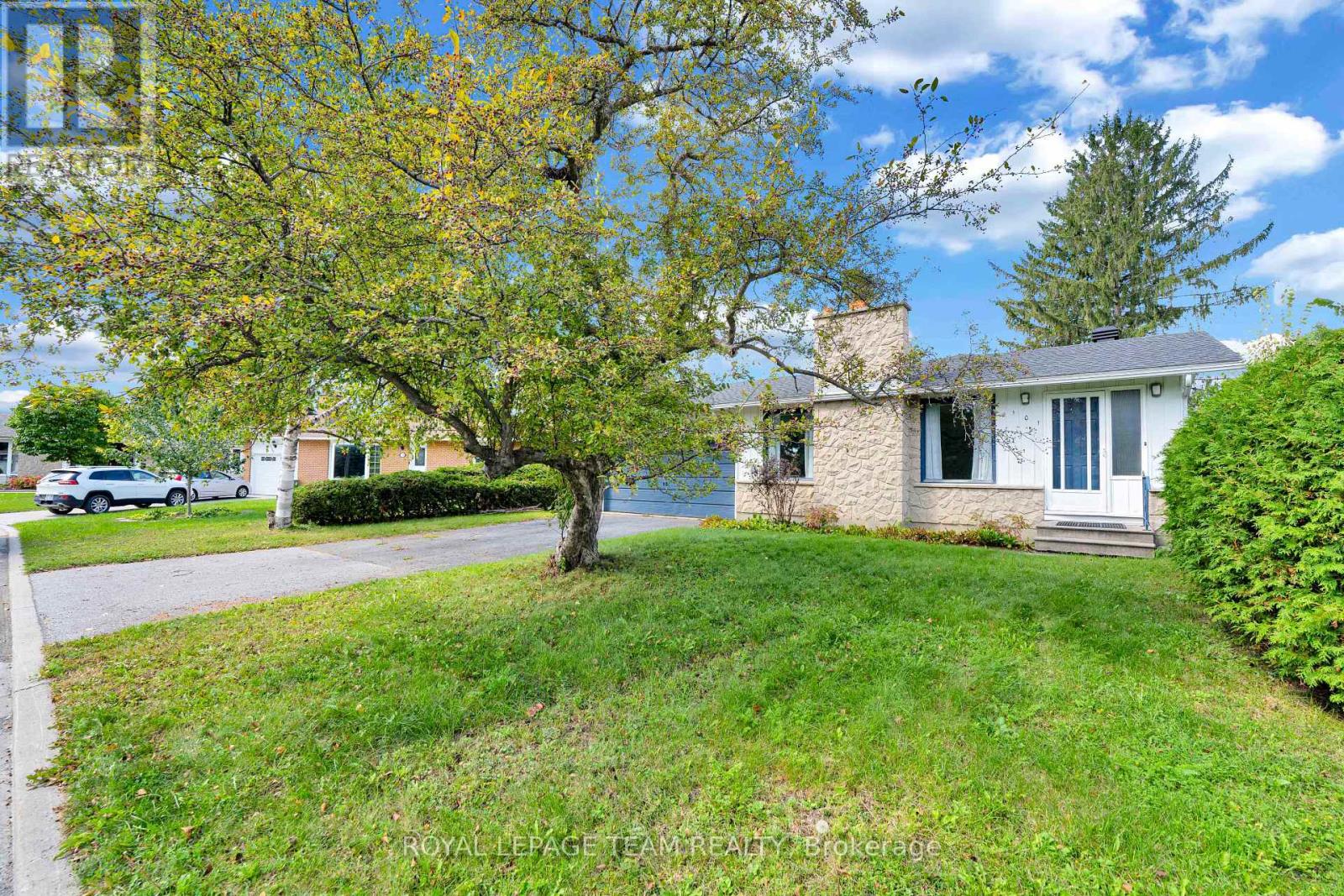 101 COUNTRY LANE W