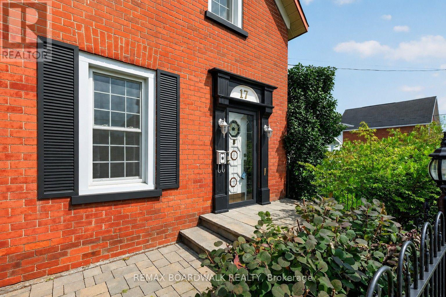 17 FRANCIS STREET