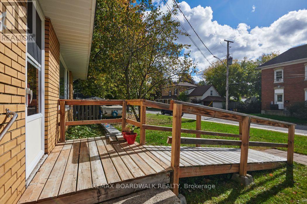 4 DAVIDSON STREET W