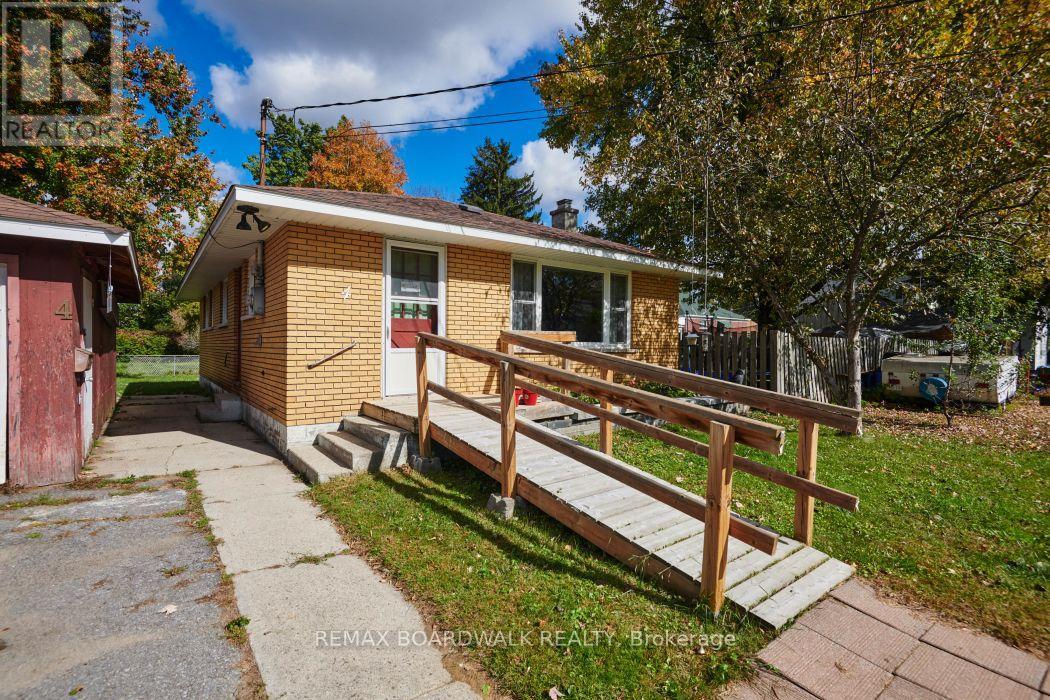 4 DAVIDSON STREET W