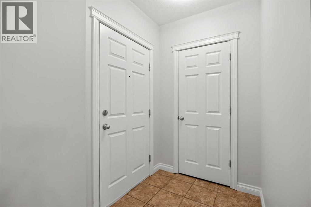 3203, 24 Hemlock Crescent SW