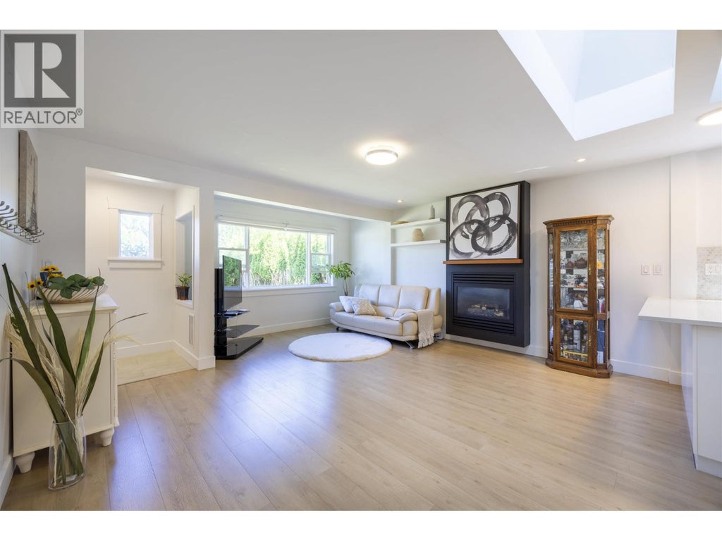 931 SPERLING AVENUE, BURNABY, BC V5B 4H7 - Image 4160377791.jpeg?d=l