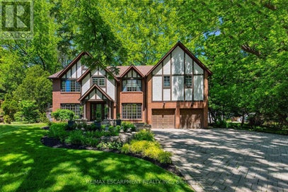23 LANTERN LANE Hamilton (Dundas) ON L9H 6N9