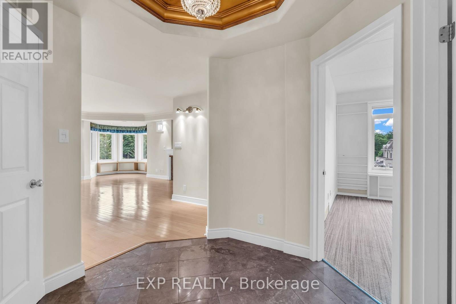 307 - 10 BAY STREET E