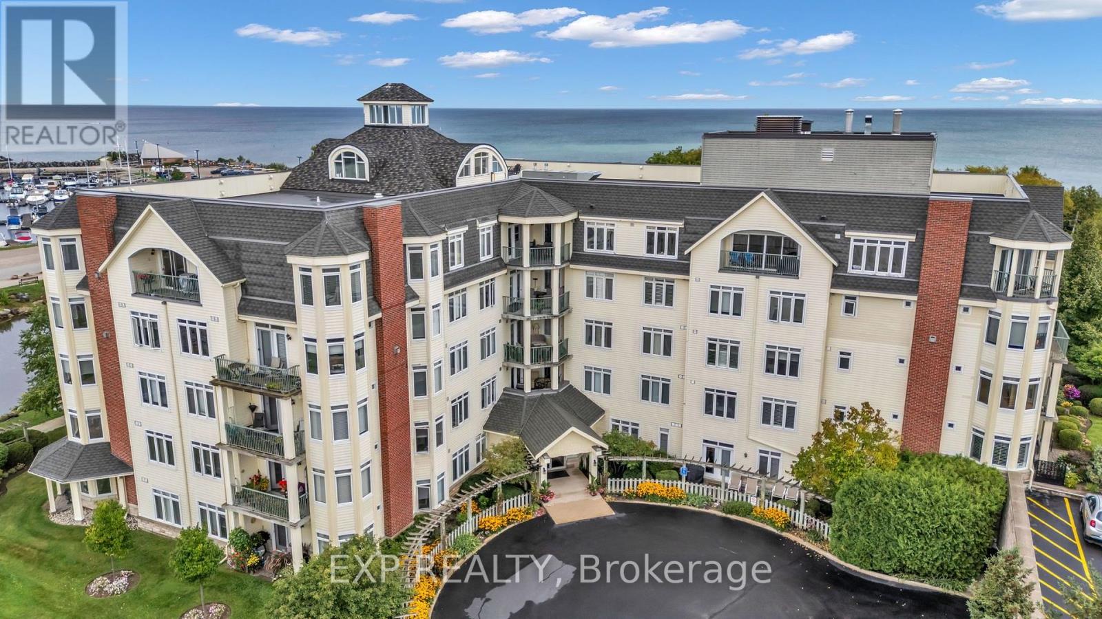 307 - 10 BAY STREET E
