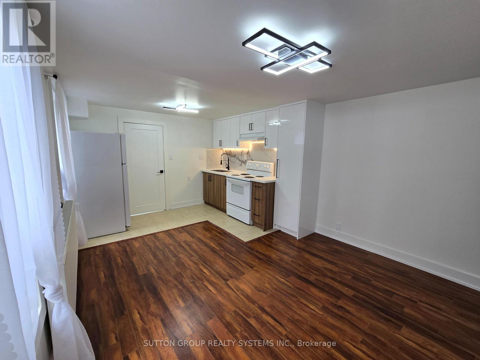 1 - 2886 LAKE SHORE BOULEVARD W