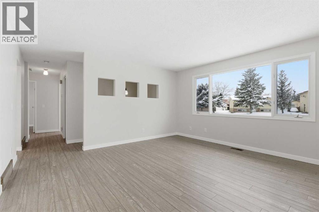 32 Fonda Mews SE