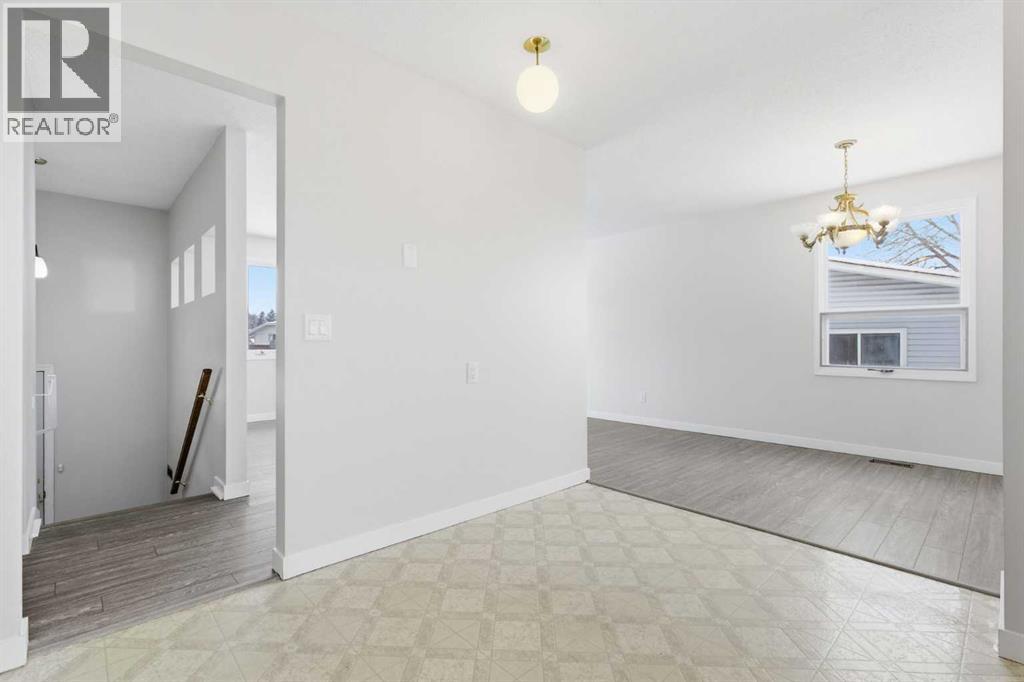 32 Fonda Mews SE