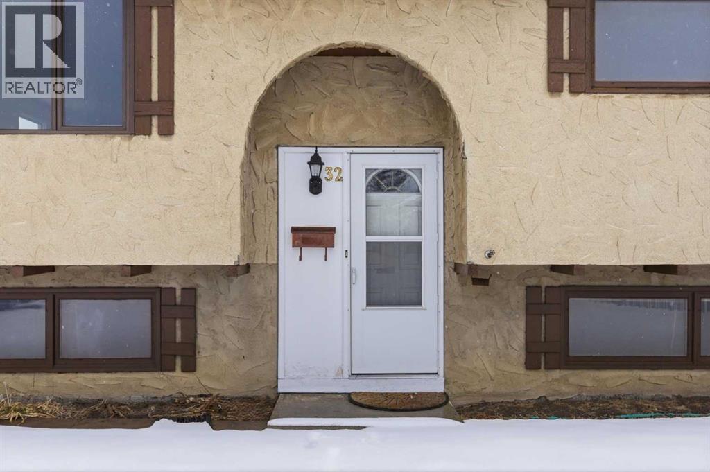 32 Fonda Mews SE