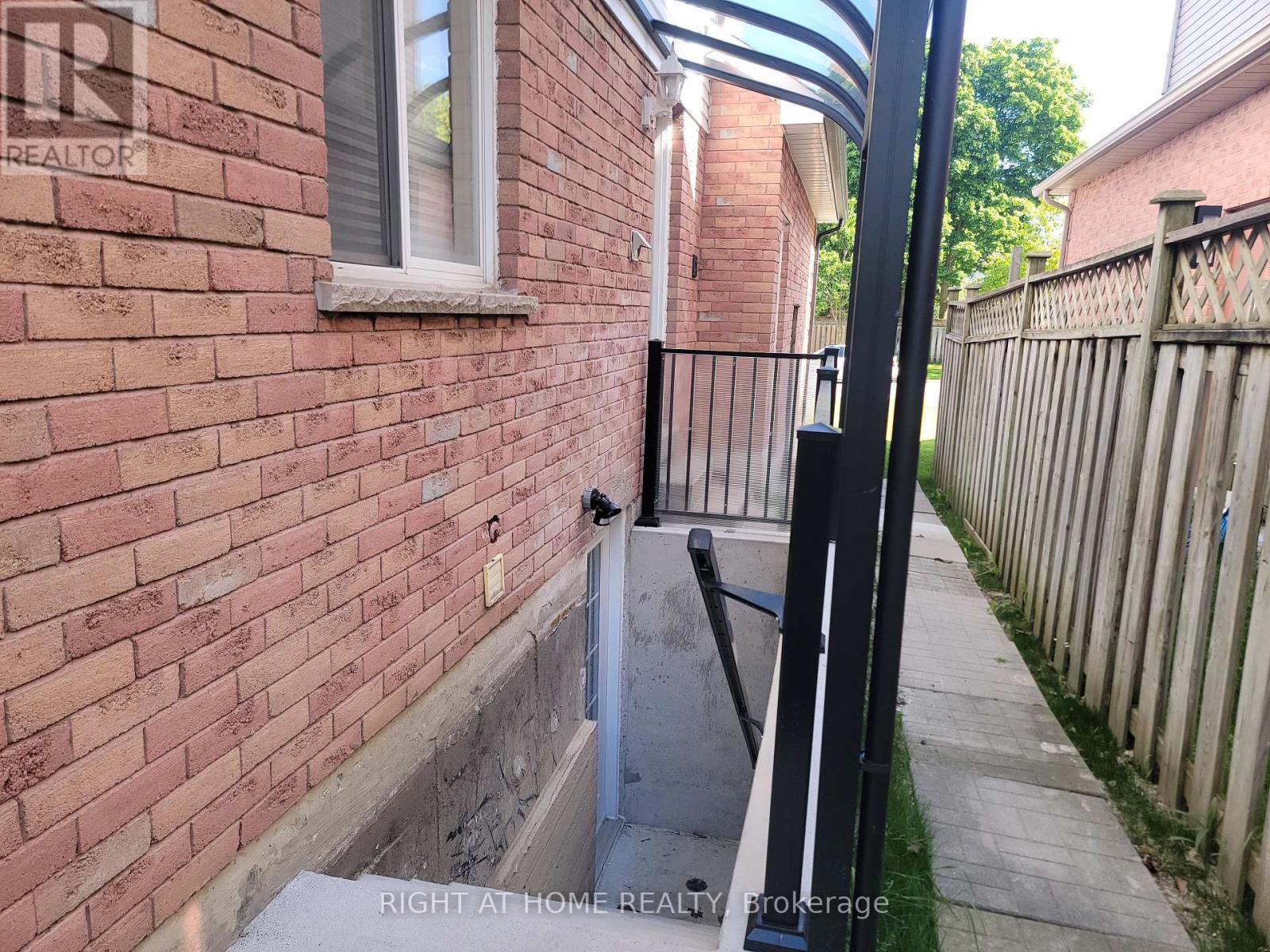 BASEMENT - 70 LIPTON CRESCENT
