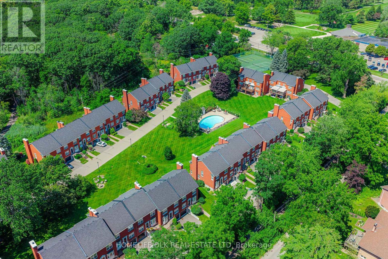 18 COUNTRY CLUB PLACE