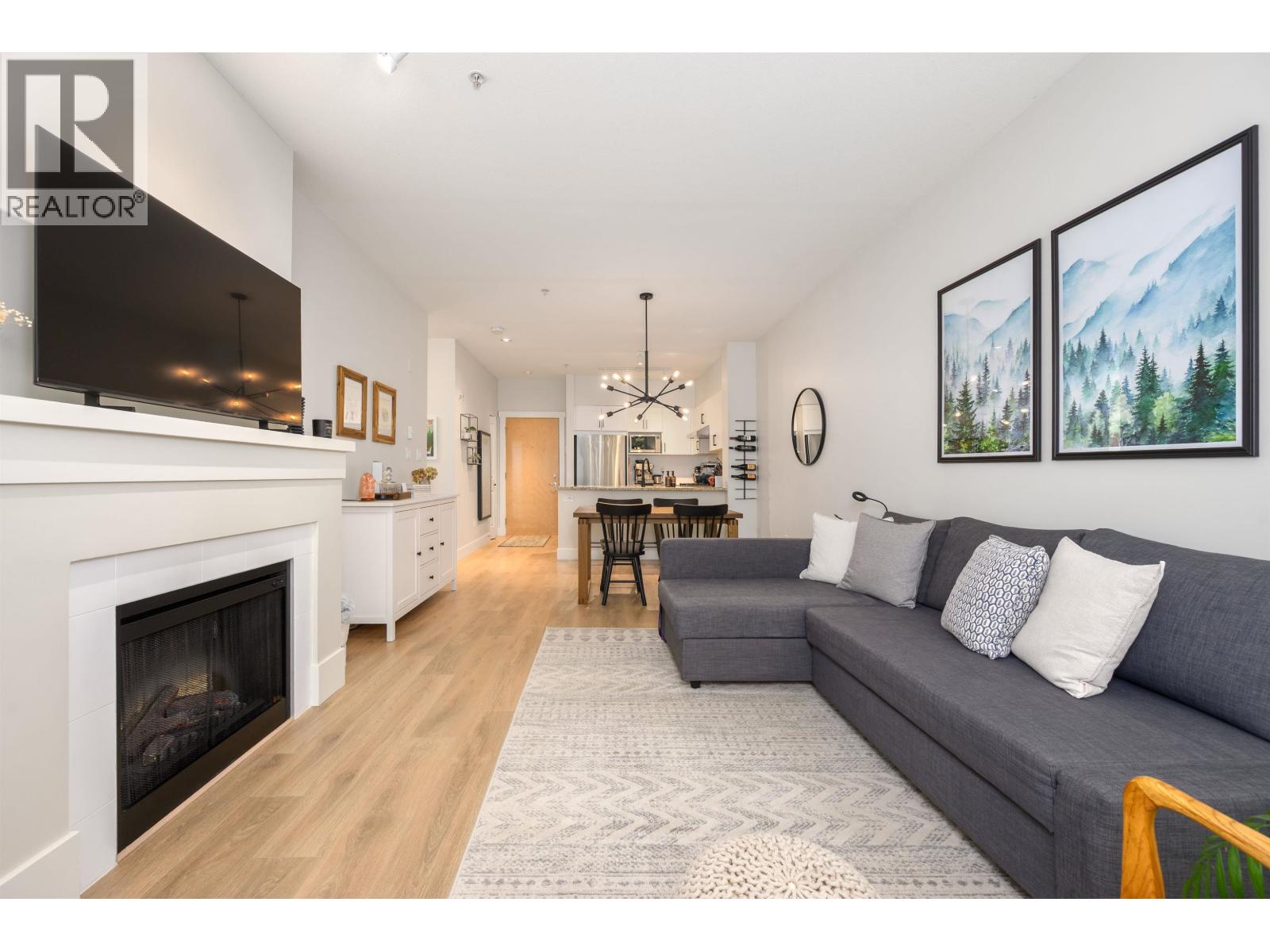 112 2601 WHITELEY COURT