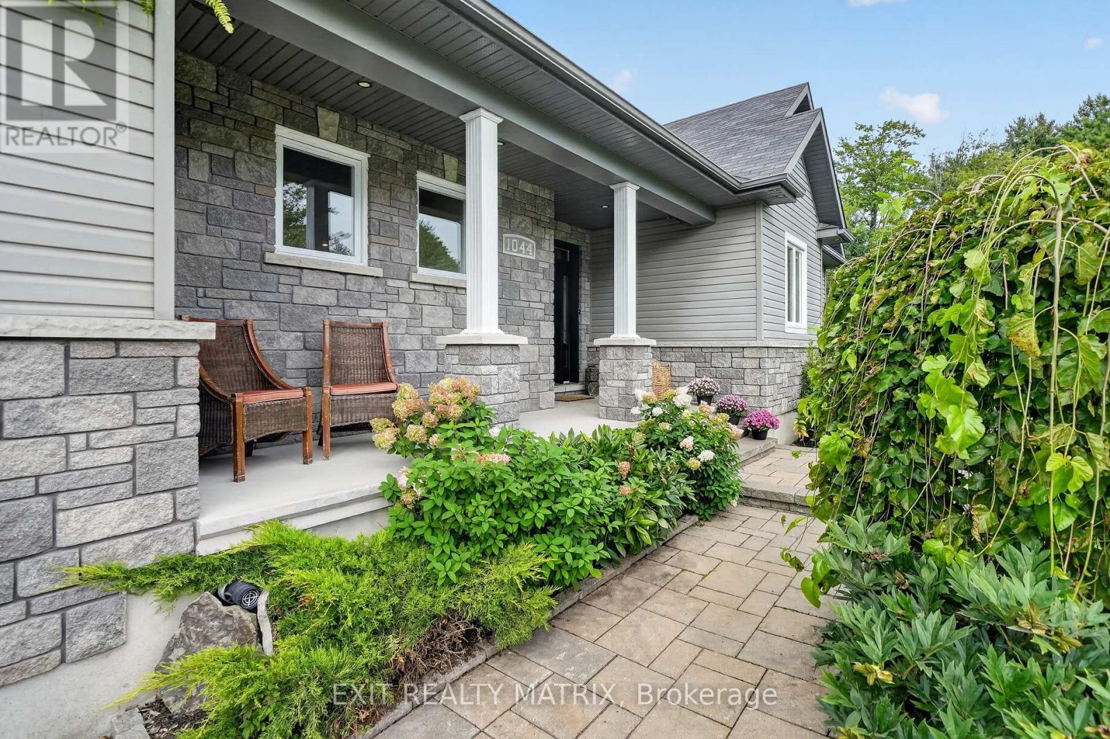 1044 BRAZEAU ROAD - Photo 2