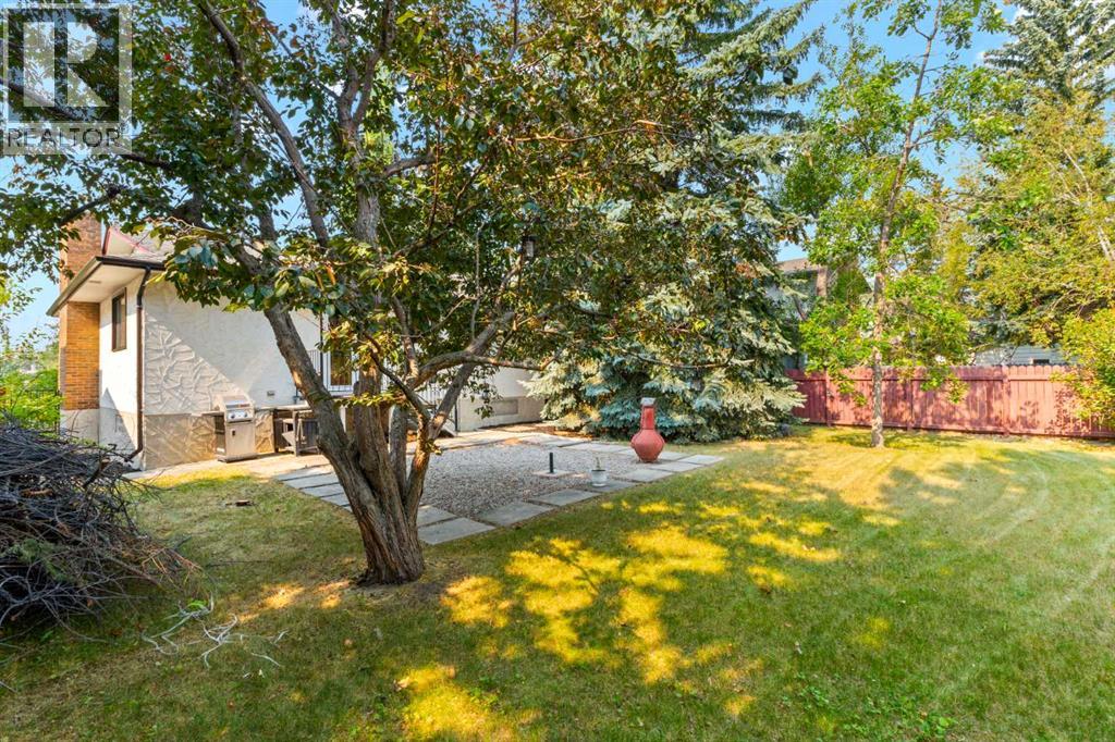 5467 Dalrymple Crescent NW