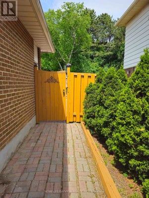 32 Blue Spruce Lane, Markham (Royal Orchard), ON 2