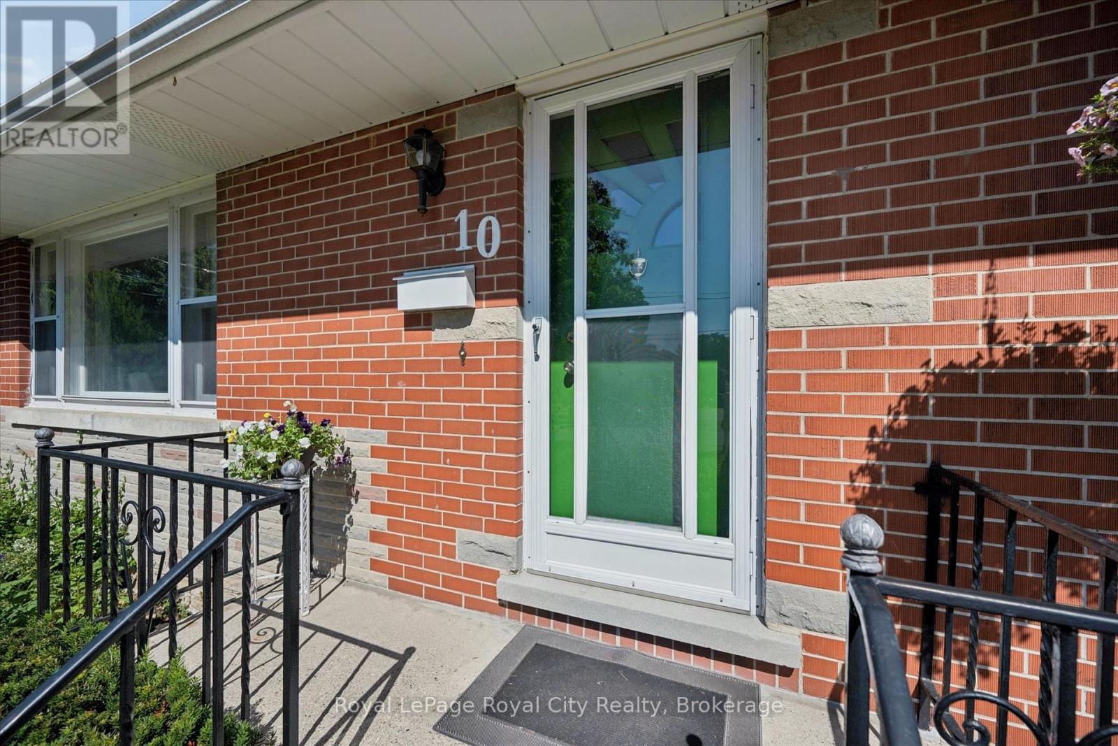10 PAUL AVENUE