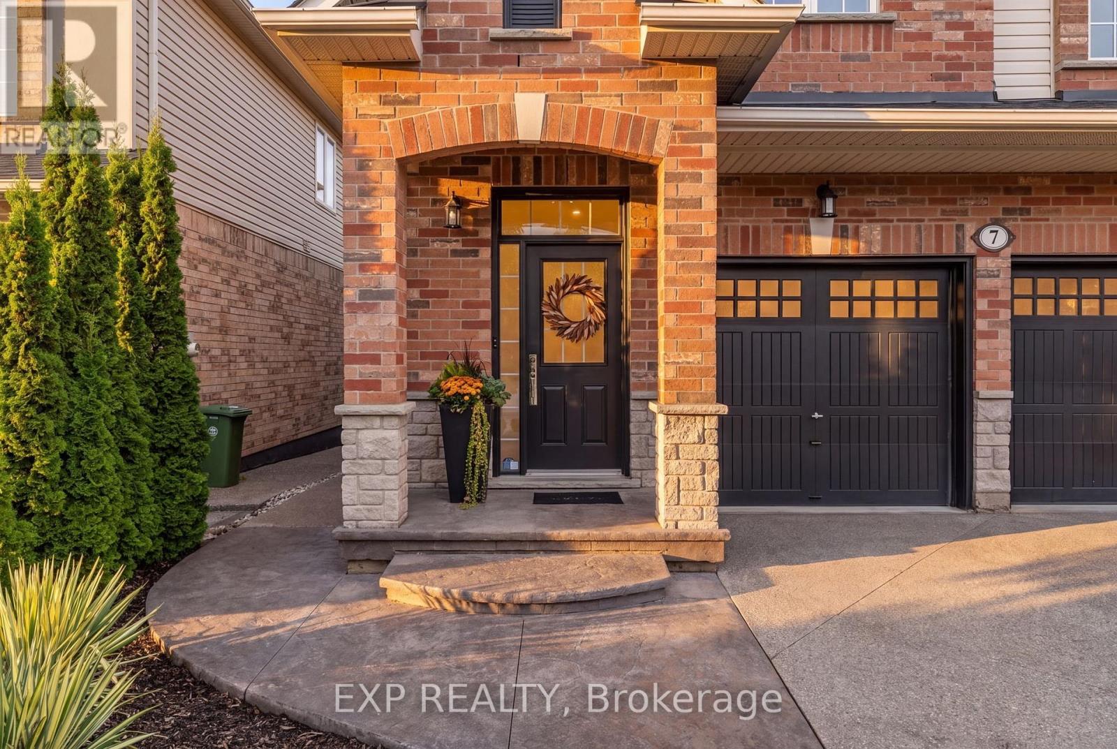 7 SEACOVE COURT