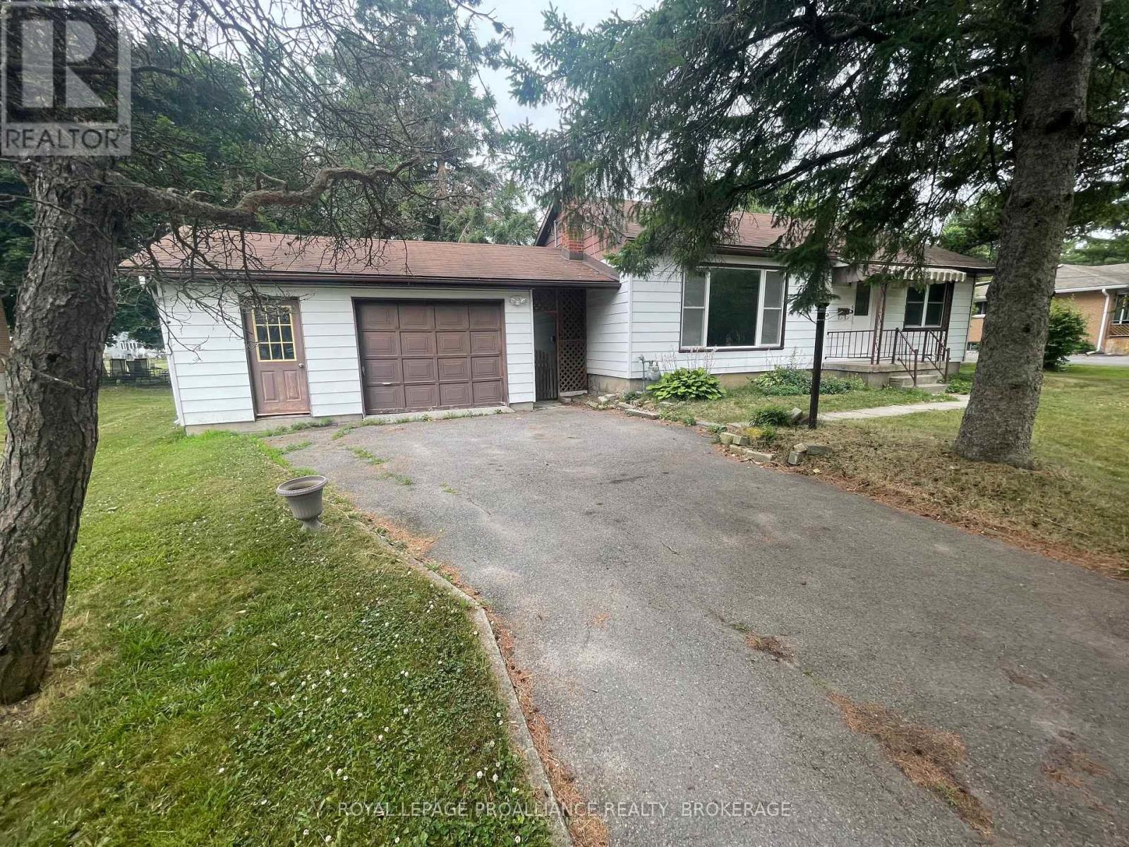 462 CORONATION BOULEVARD