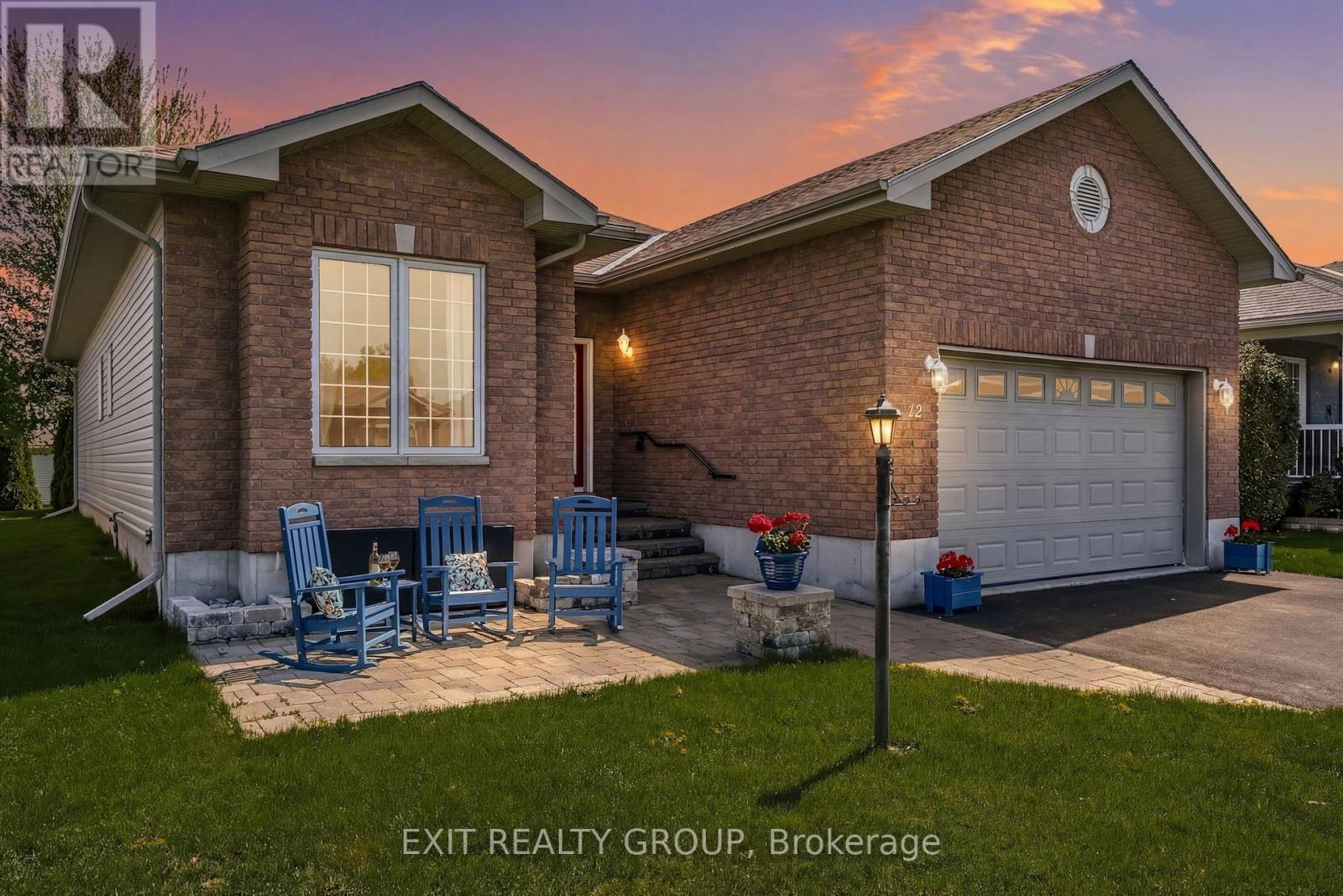 12 ALETHA DRIVE - Photo 1