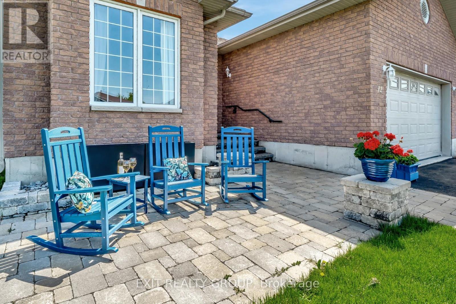 12 ALETHA DRIVE - Photo 2