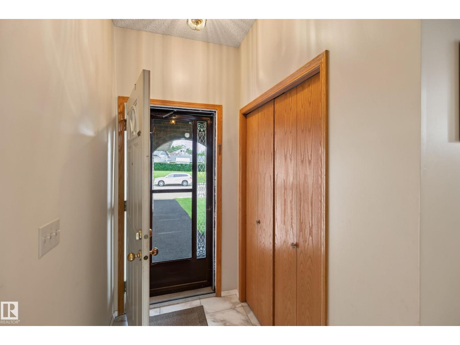 5712 123 AV NW