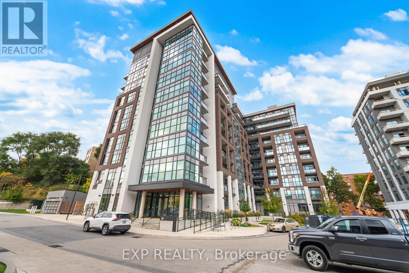 812 - 25 NEIGHBOURHOOD LANE