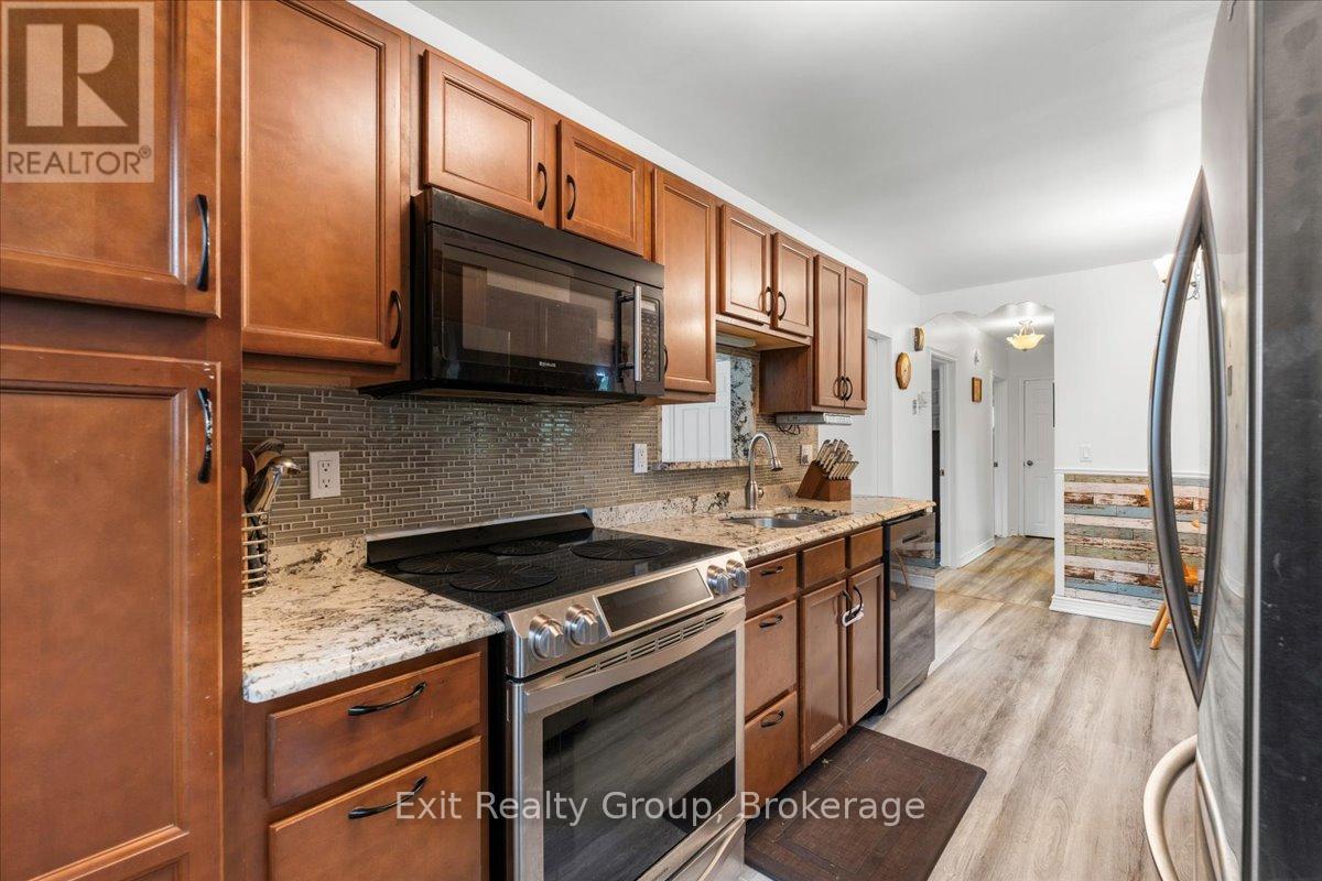 29 BARRY ROAD - Photo 4