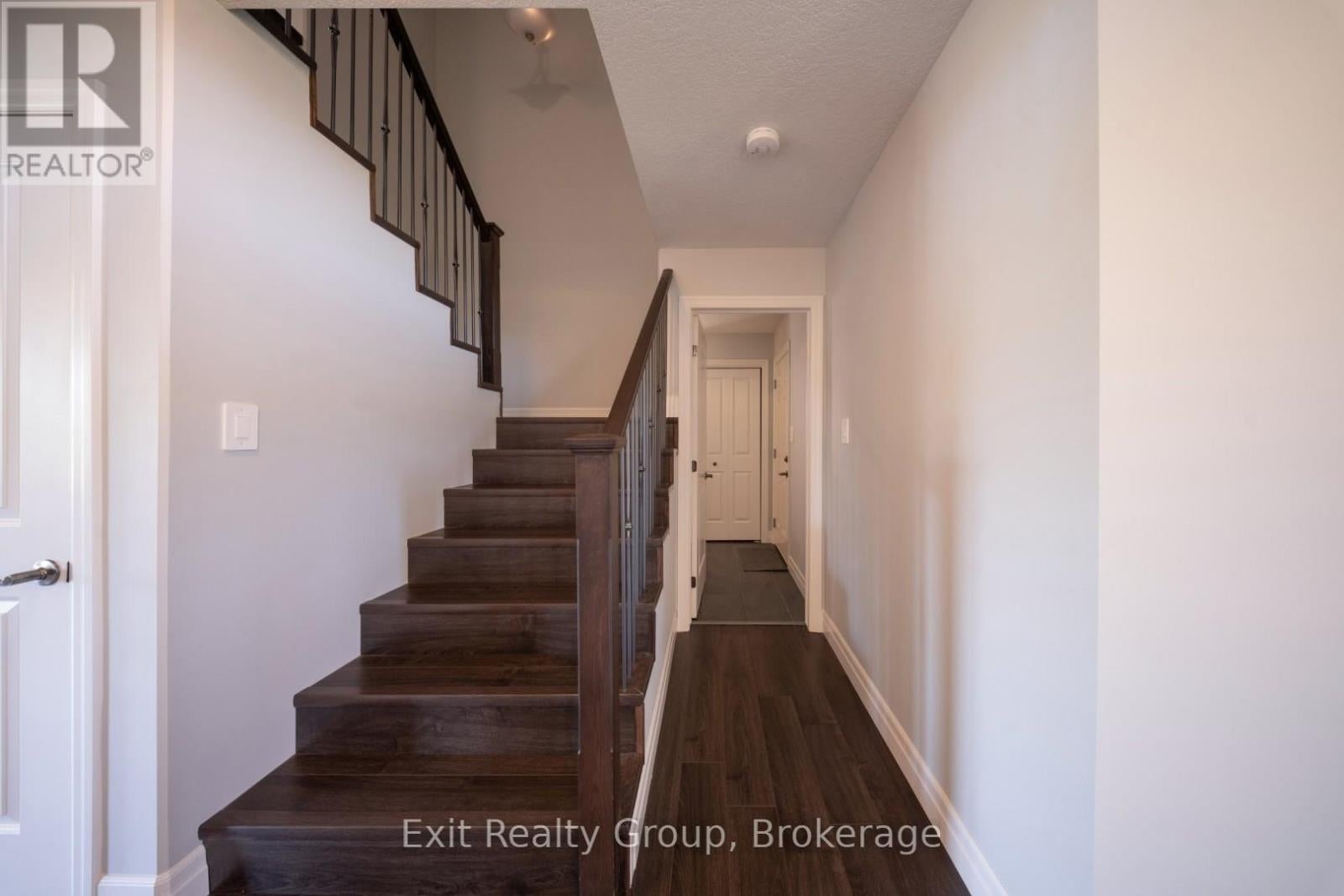 49 LANARK DRIVE - Photo 4