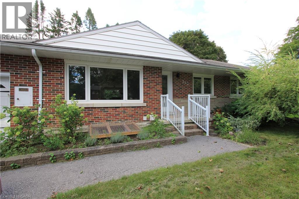 543 DUNBAR Road S Unit# Upper
