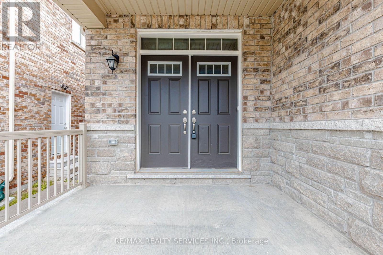 37 ROYAL FERN CRESCENT