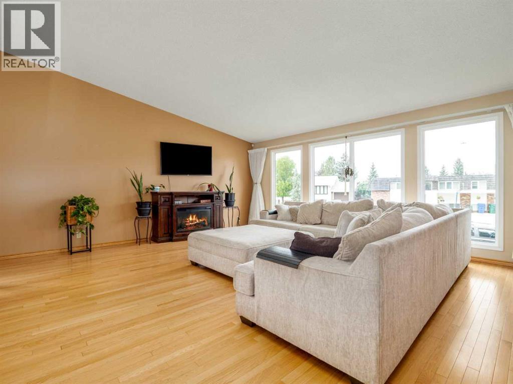 46 Laval Court W