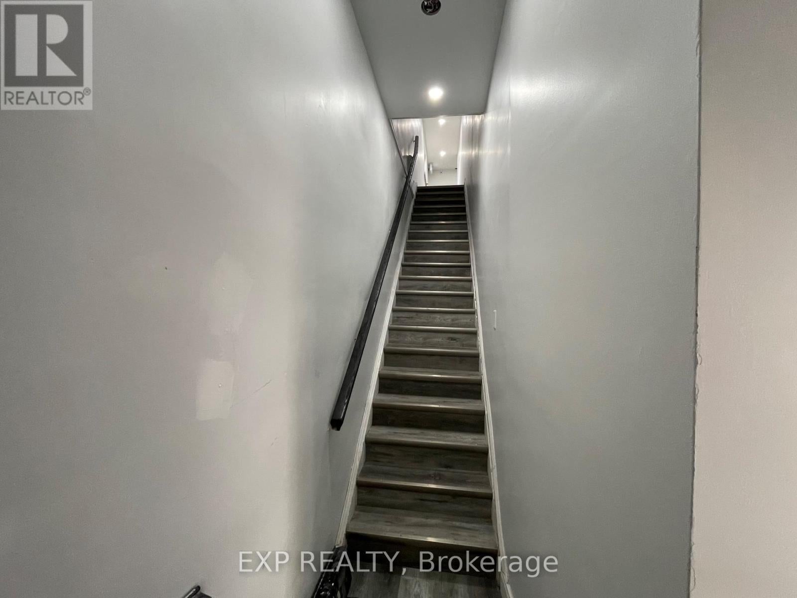 5 - 259 LAKESHORE ROAD E