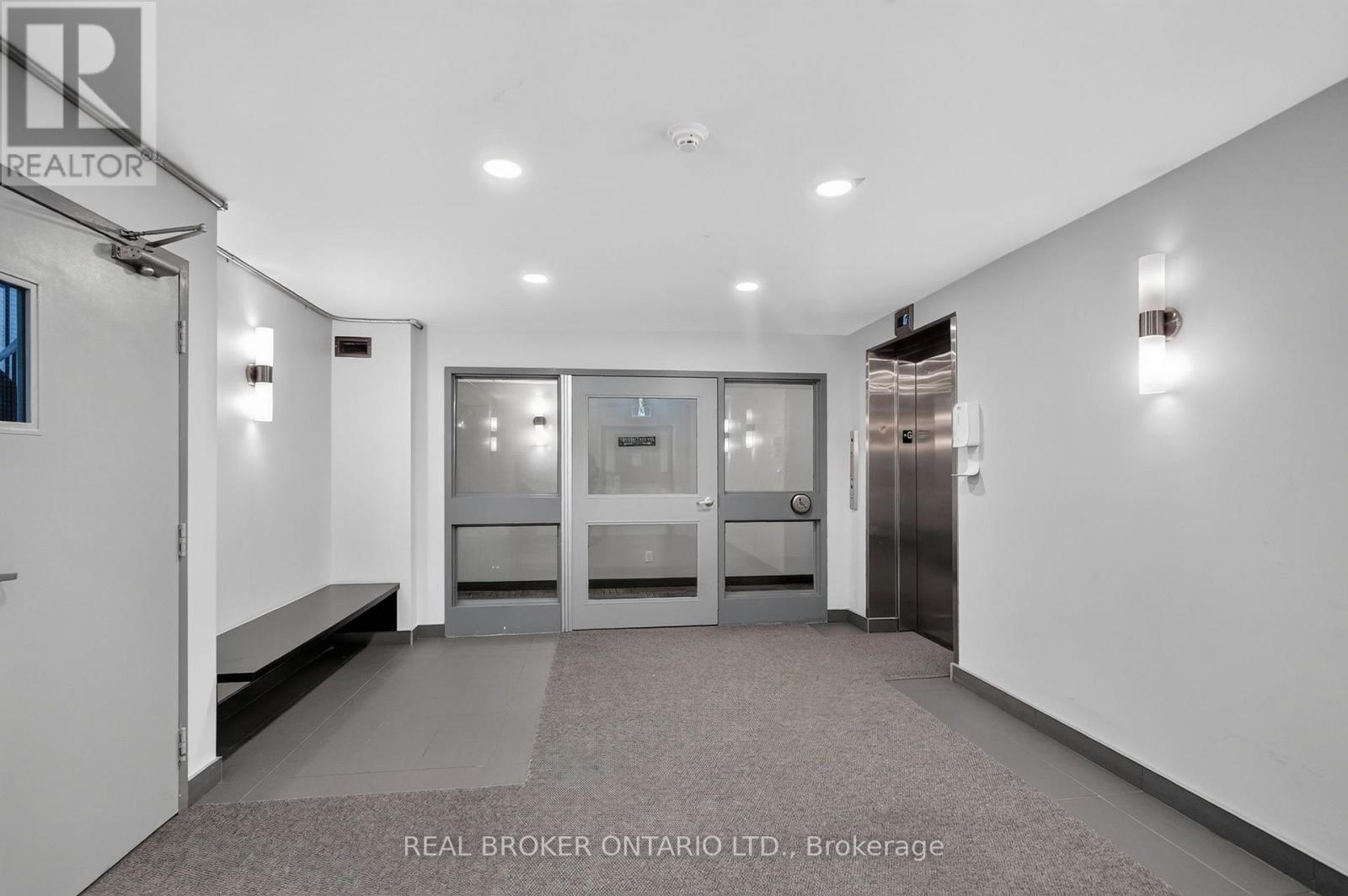 118 - 216 VIEWMOUNT DRIVE