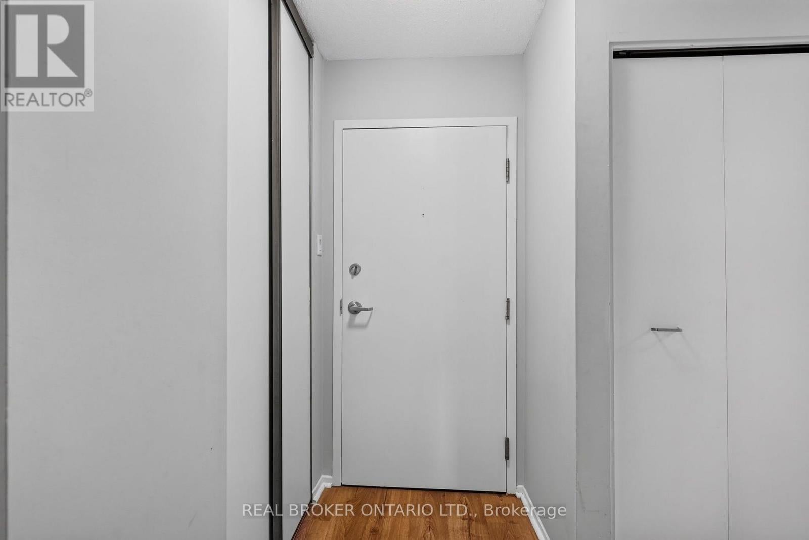 118 - 216 VIEWMOUNT DRIVE