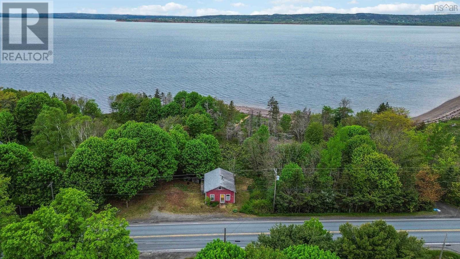8721 Highway 101 - Photo 2