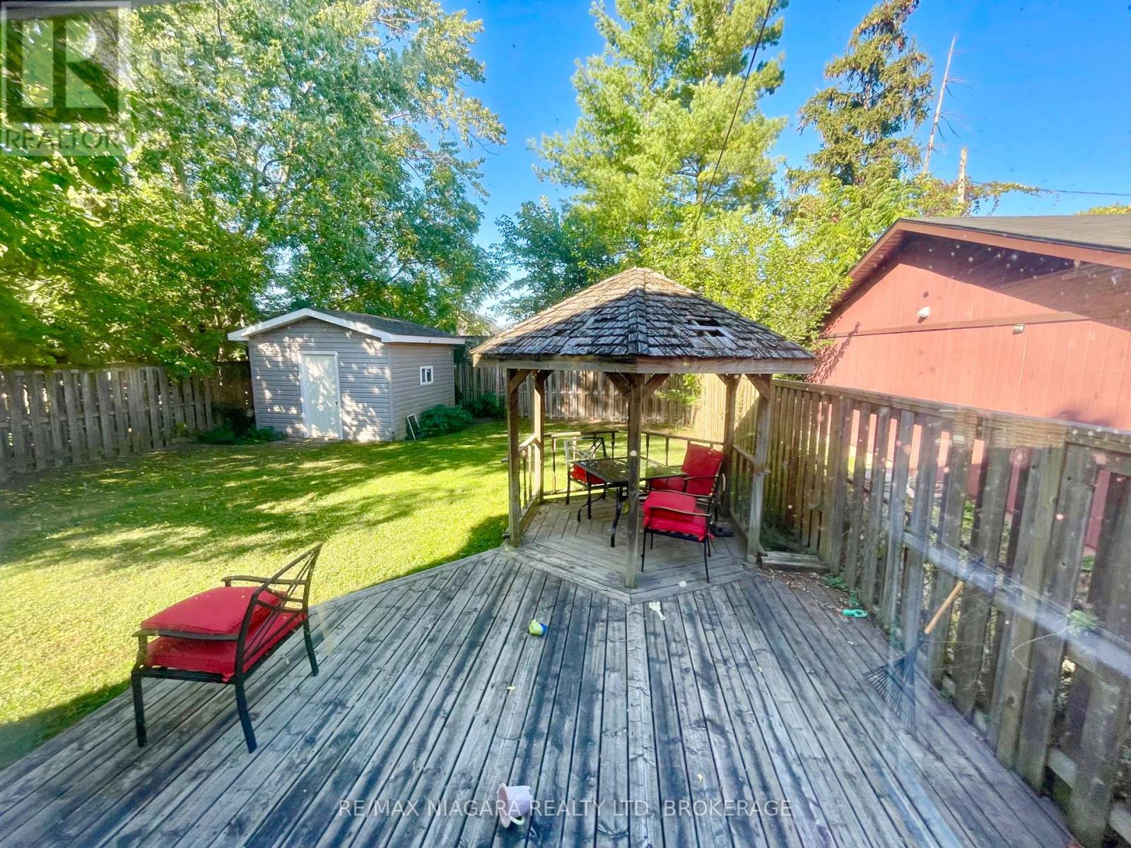 UPPER - 215 MCALPINE AVENUE S
