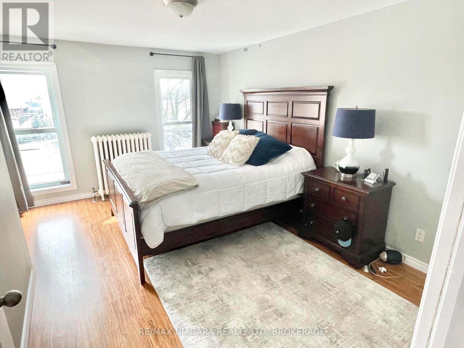 UPPER - 215 MCALPINE AVENUE S