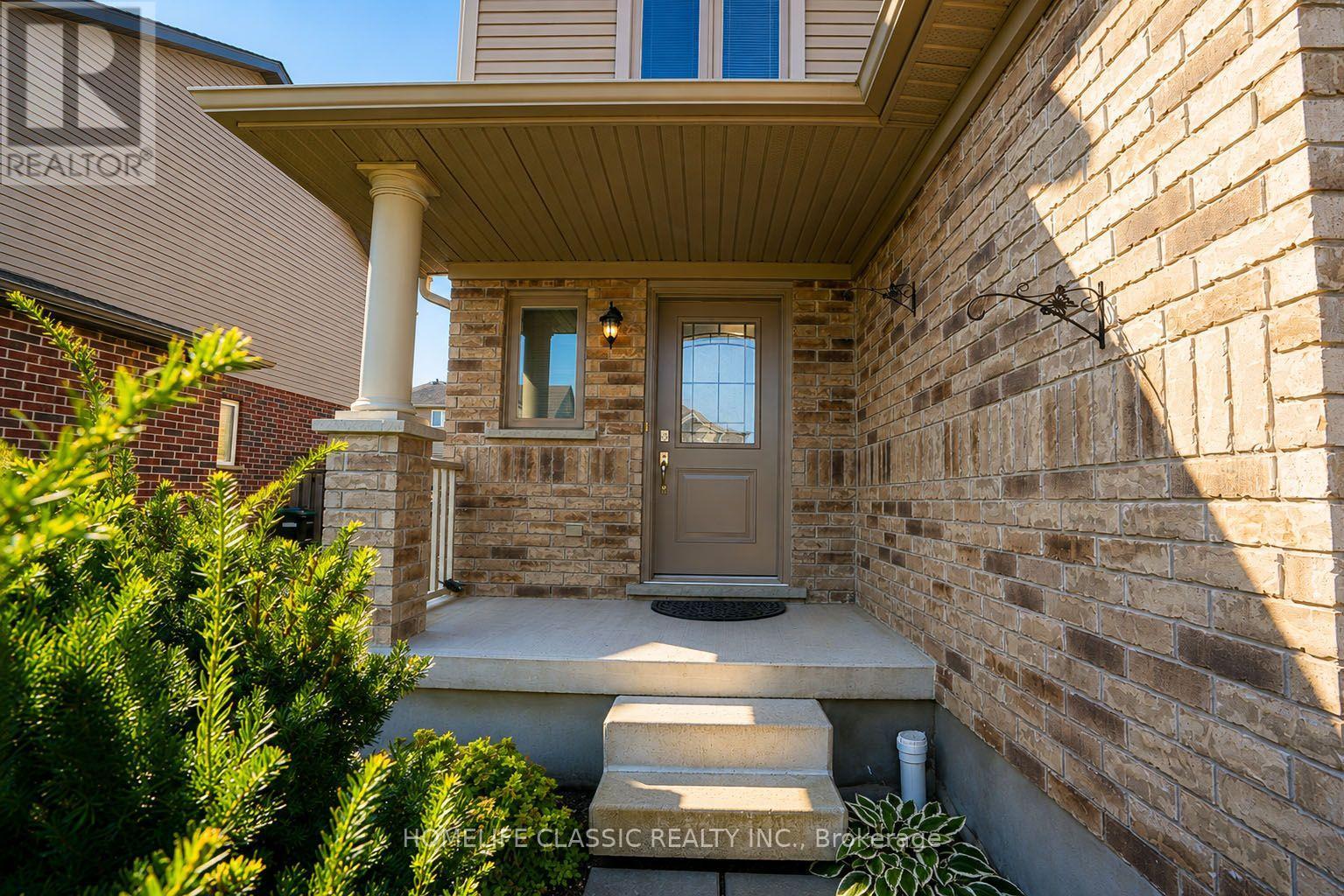 5 IRWIN CRESCENT