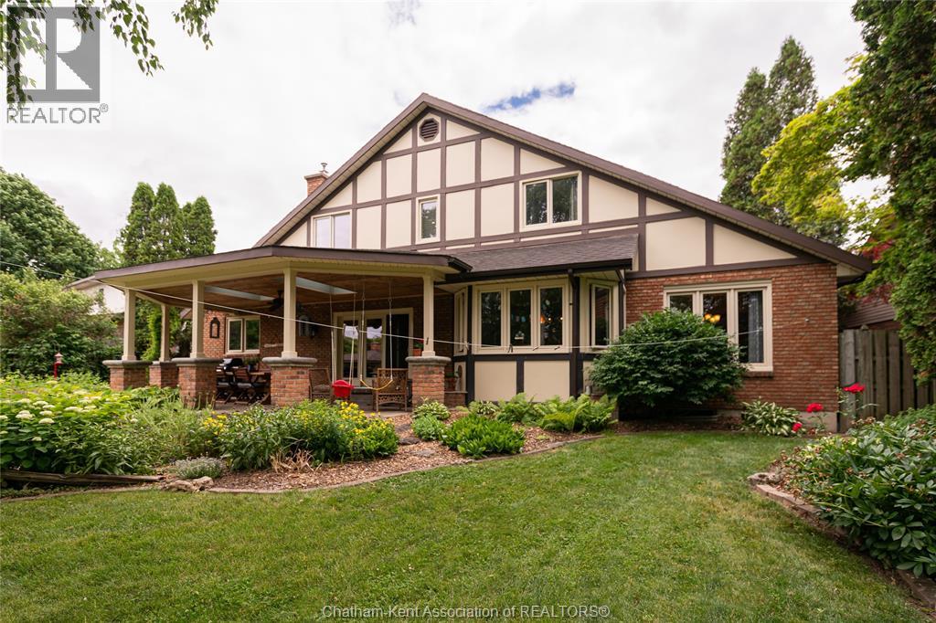 11 ALGONQUIAN DRIVE