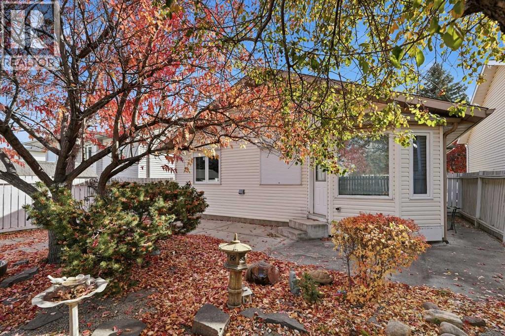 866 Applewood Drive SE