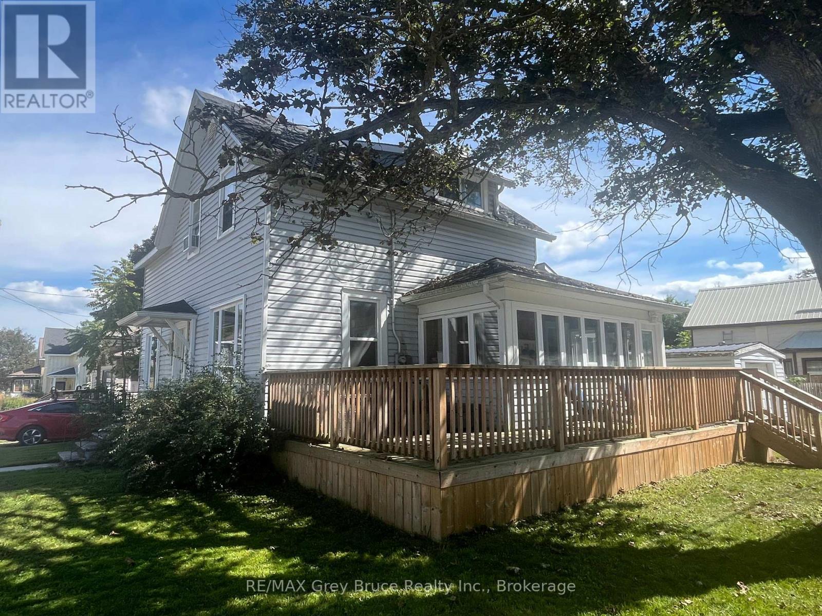 35 5TH STREET S