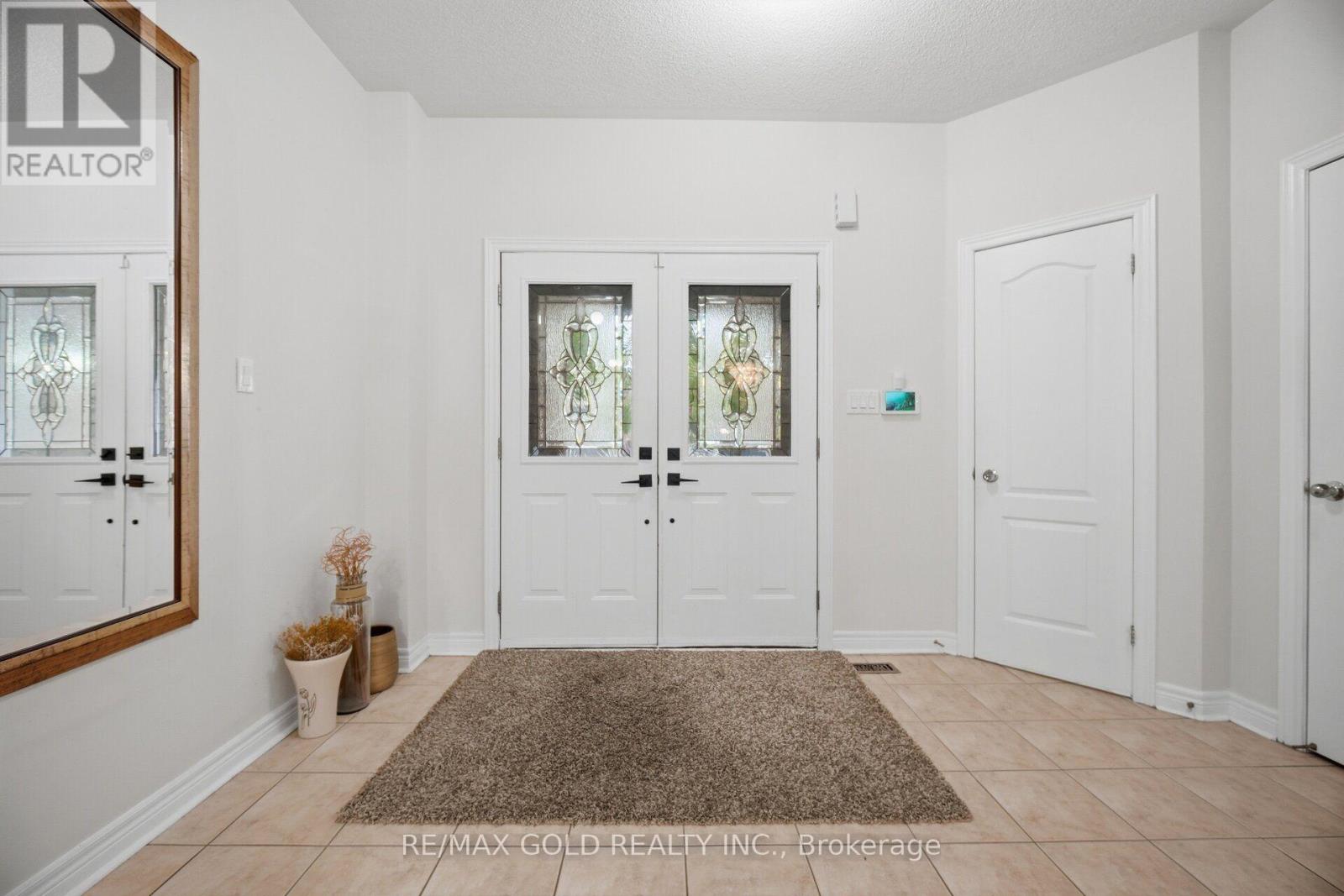 10 SIR JACOBS CRESCENT
