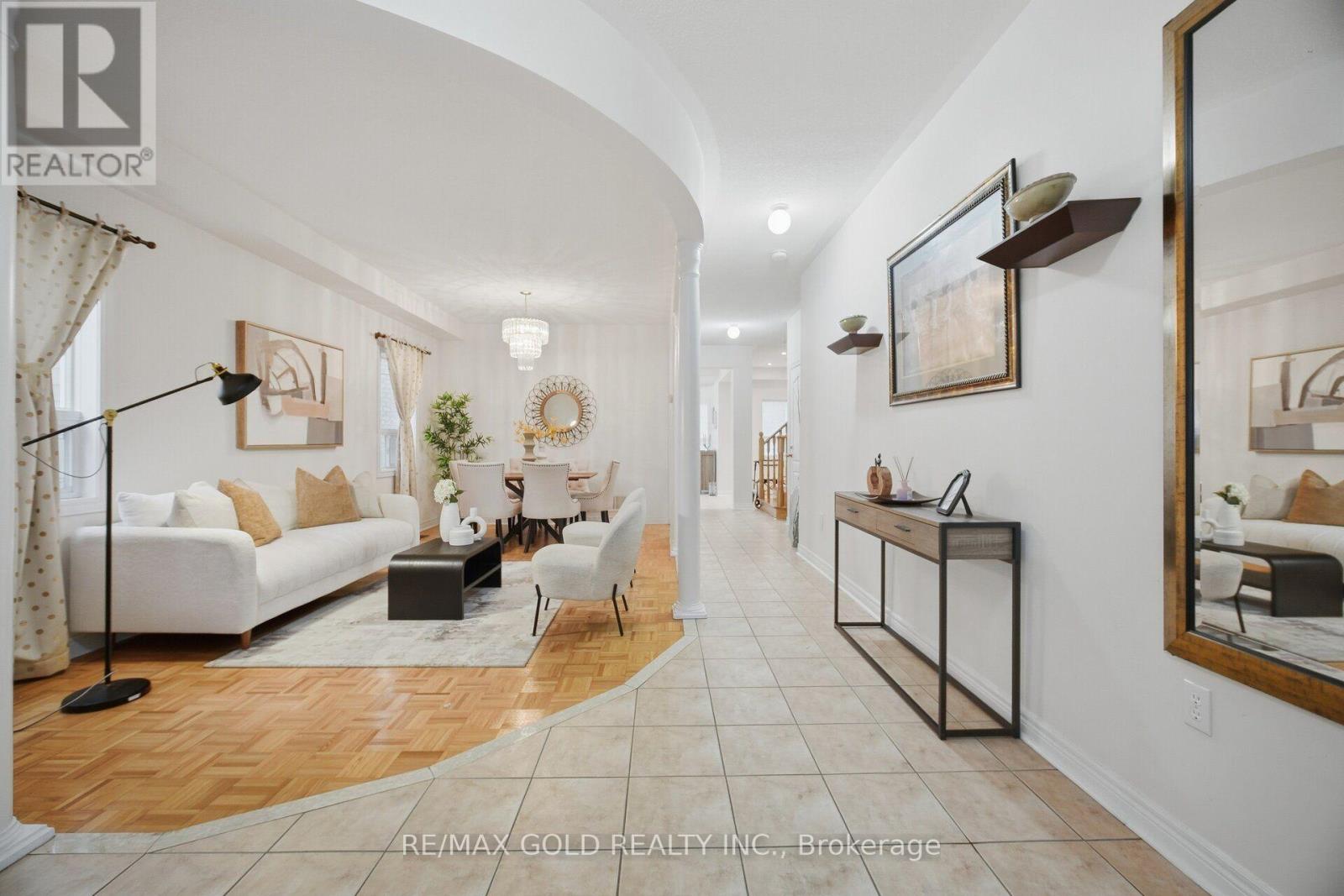 10 SIR JACOBS CRESCENT