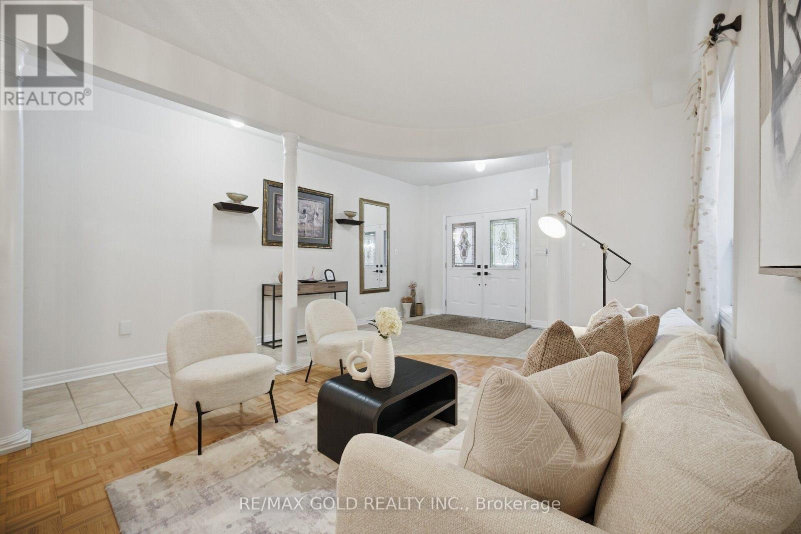 10 SIR JACOBS CRESCENT