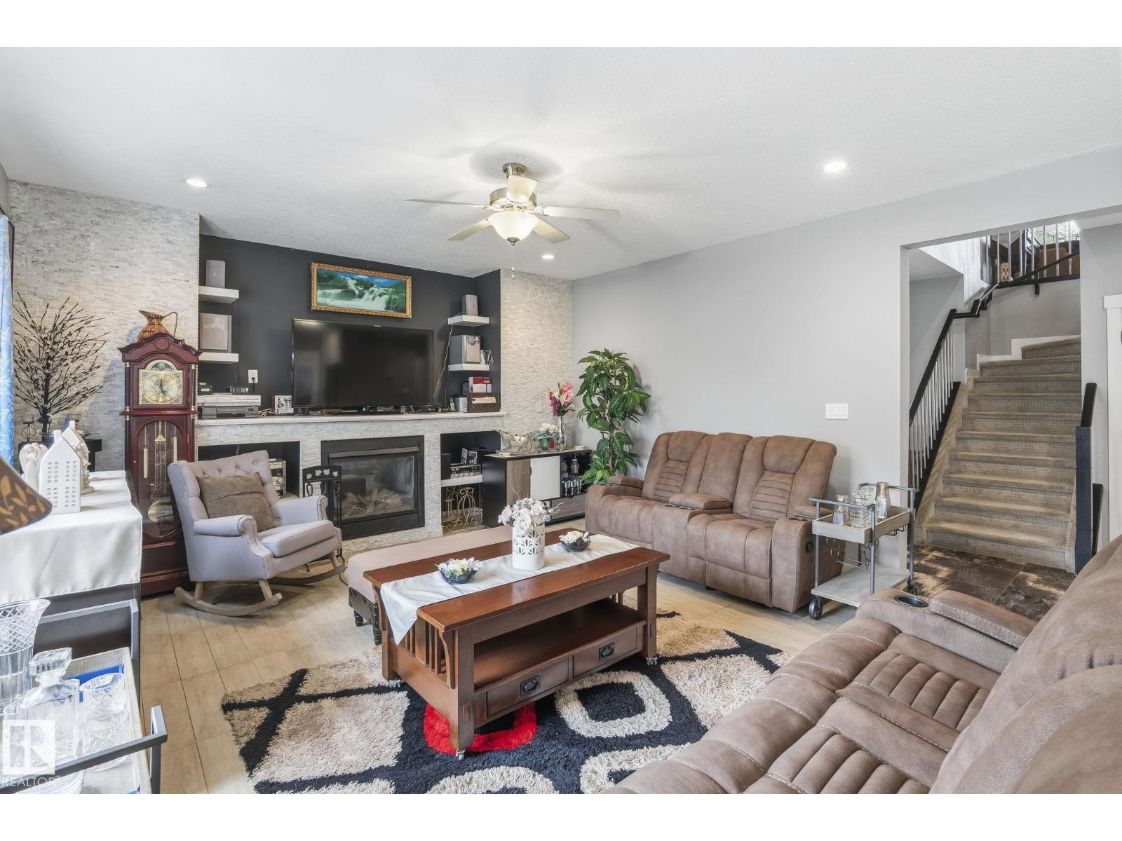 3808 TRIOMPHE BV