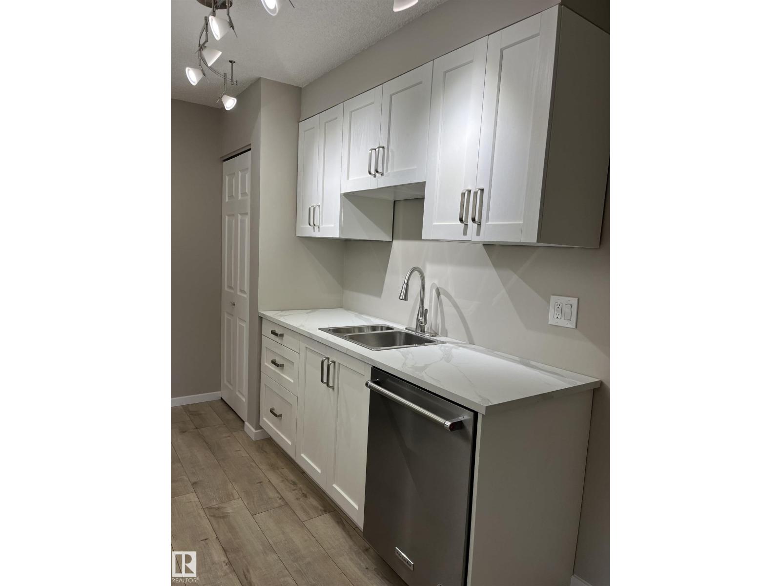 #10 14130 80 ST NW NW