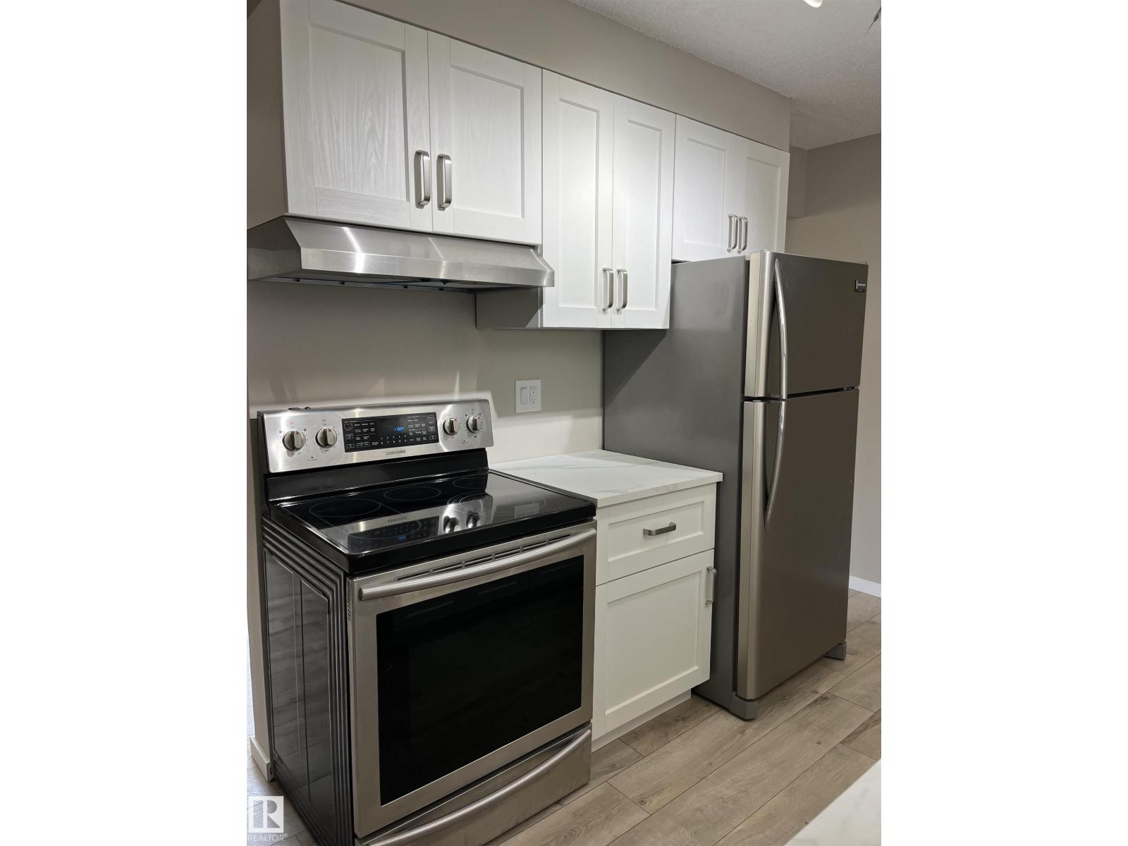 #10 14130 80 ST NW NW