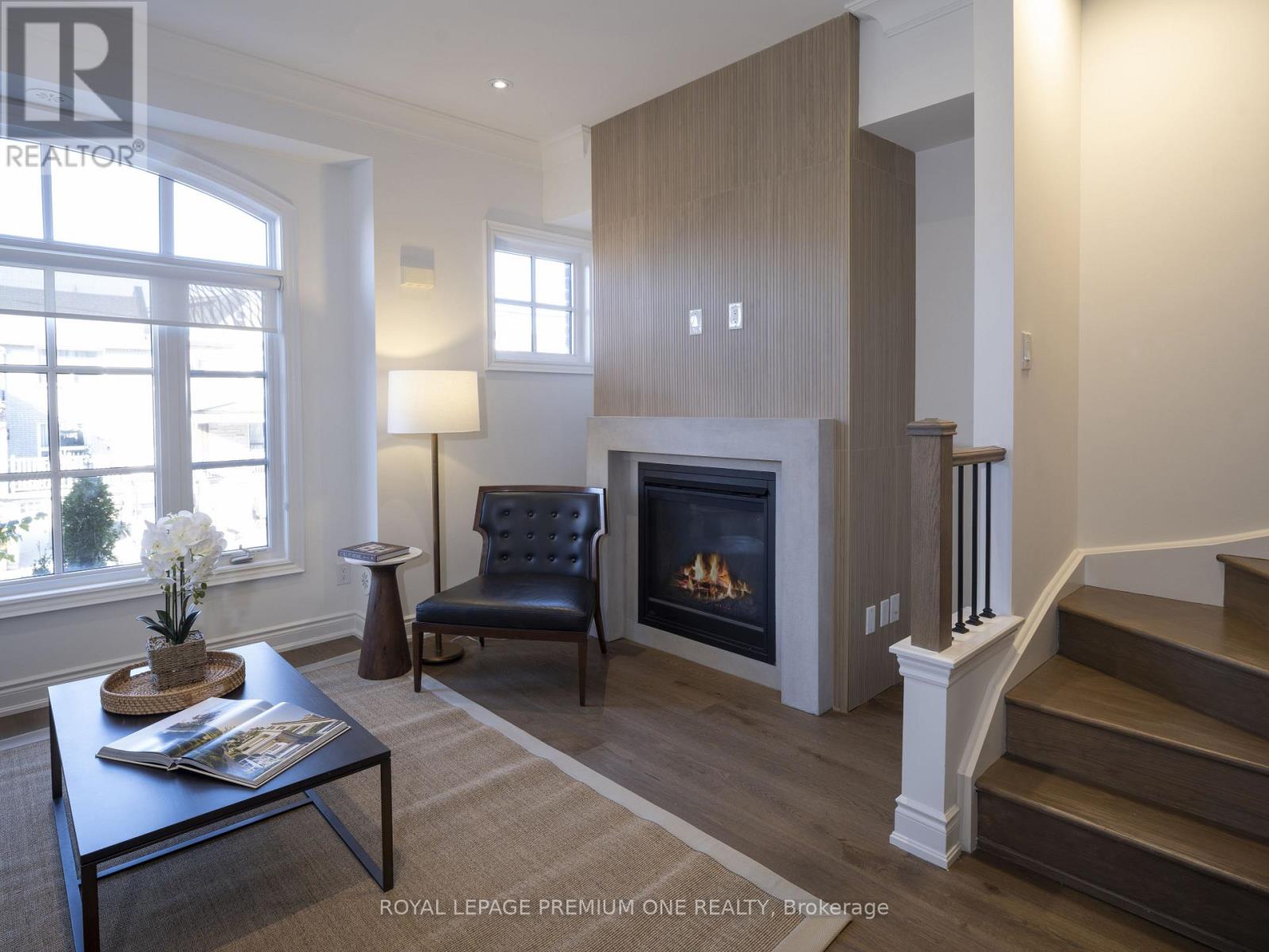 4 - 1145 OSSINGTON AVENUE N