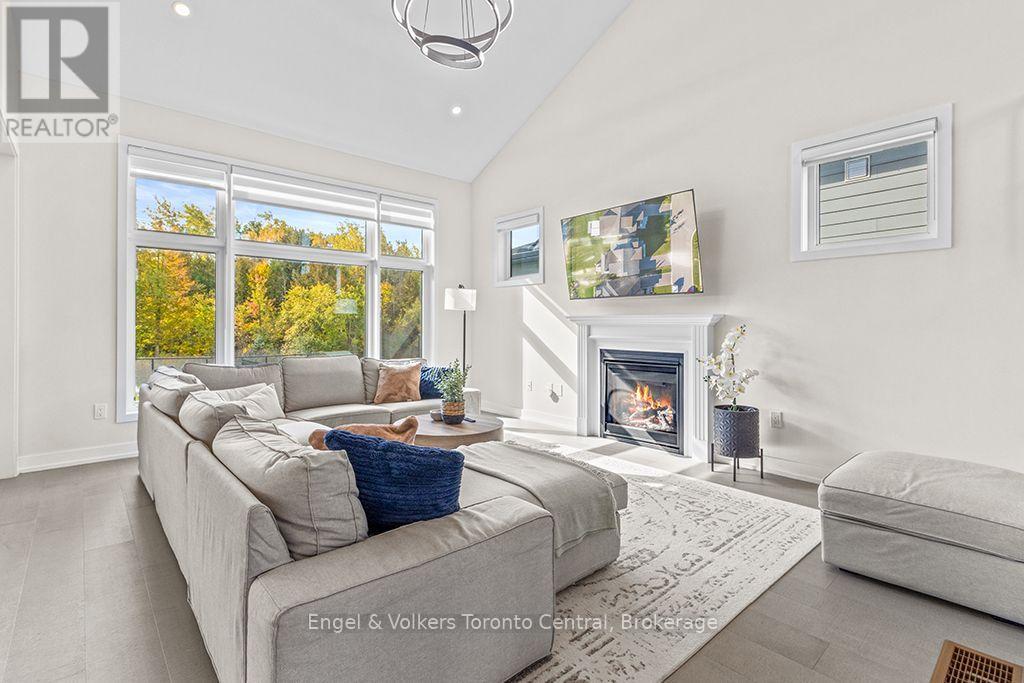 125 STONELEIGH DRIVE
