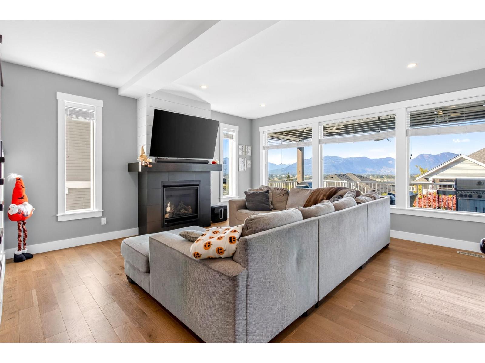 51067 COLERAINE AVENUE, Eastern Hillsides